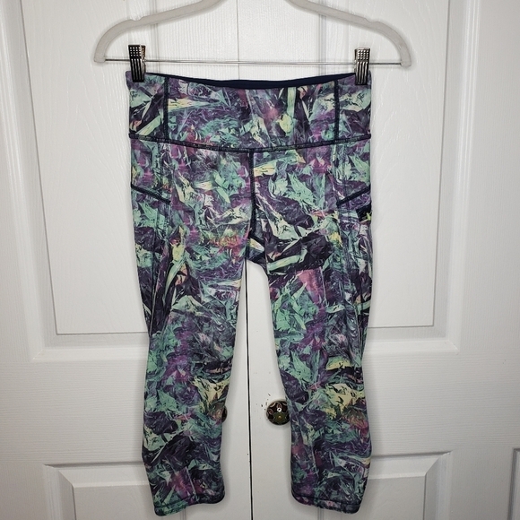 Lululemon Run Tight Legging 4 Topspeed Crop Iridescent Multi Workout Yoga - Picture 11 of 11